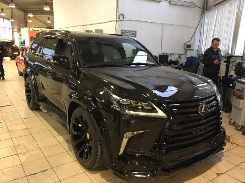 Lexus LX 570 2018 черный тонированный
