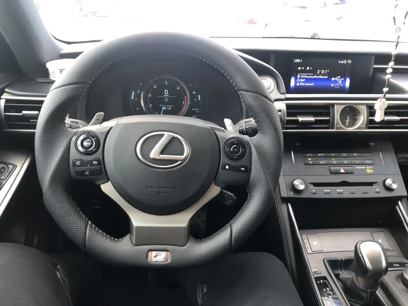 Lexus is250 спорт руль
