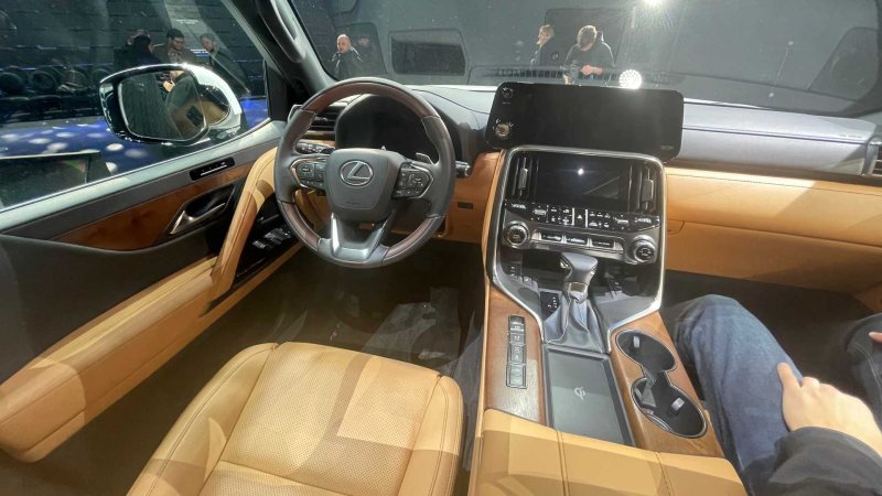 Lexus LX 600 салон