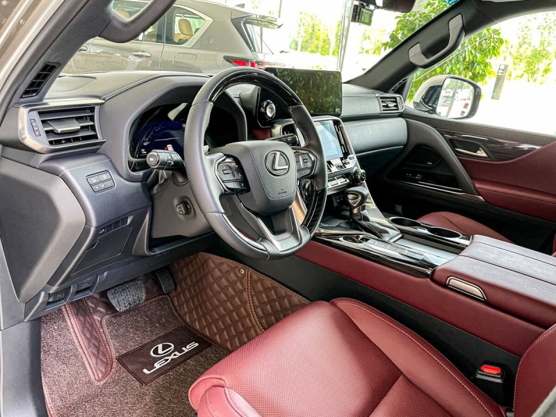 Lexus LX 600 2022 салон