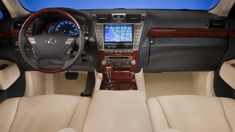 Lexus LX 570 2021 салон