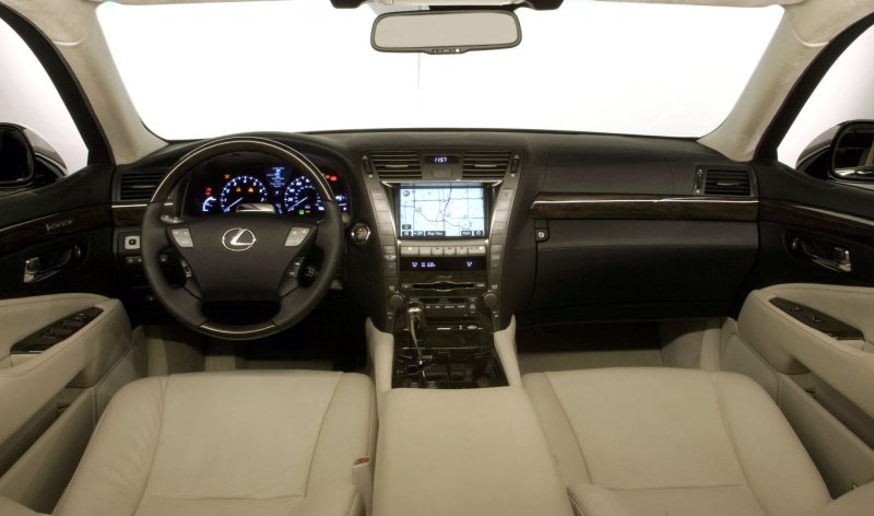 Lexus LX 570 2016 салон