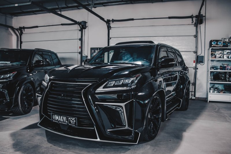 Lexus LX 570 Black Tuning