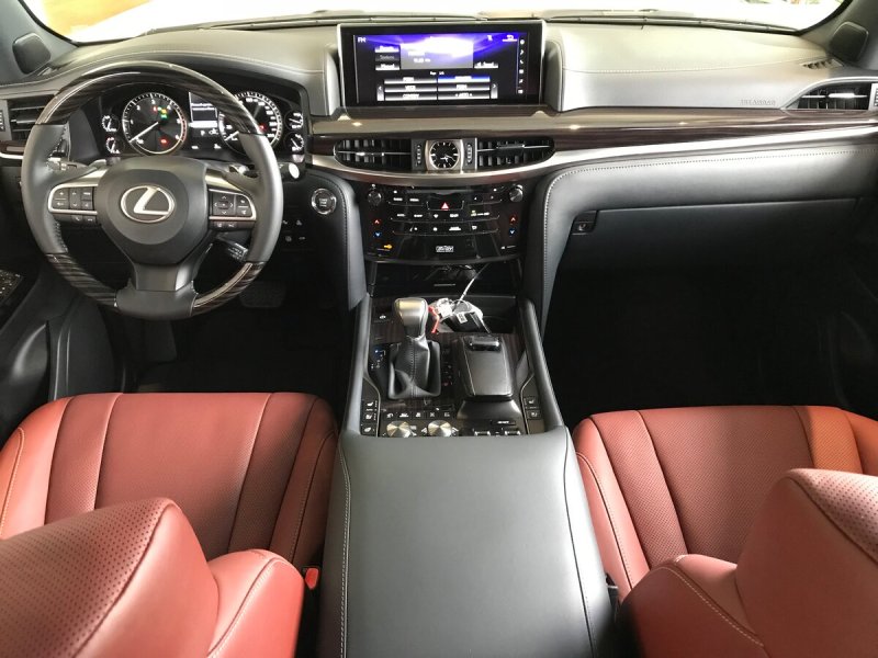 Lexus LX 450d салон