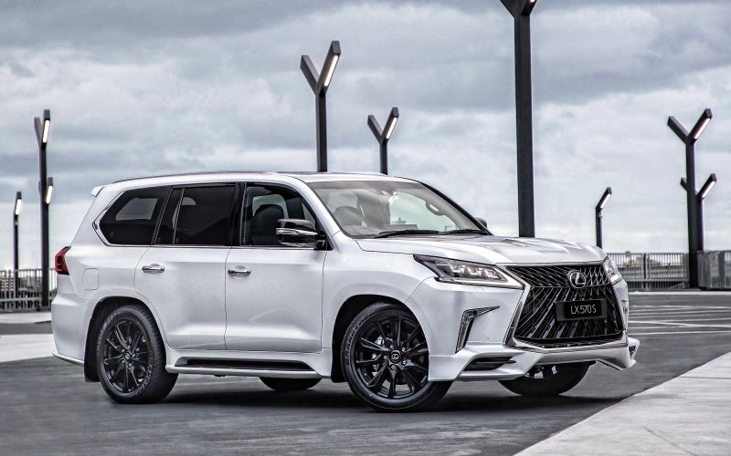 Lexus LX 570 белый