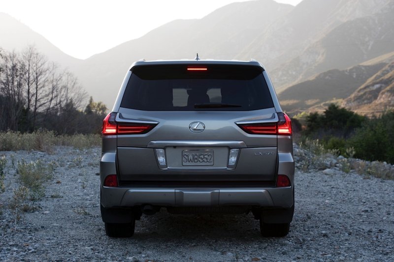 Lexus lx570 Rear