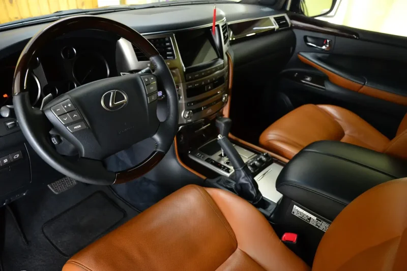 Lexus LX 570 Interior