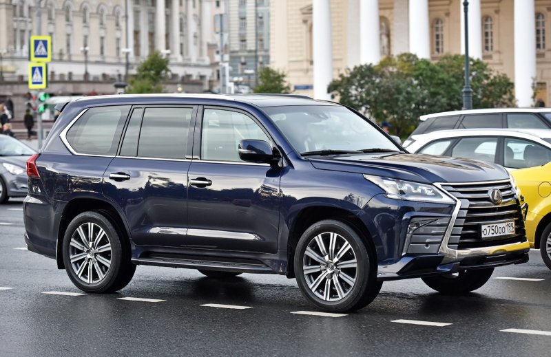 Lexus LX 750