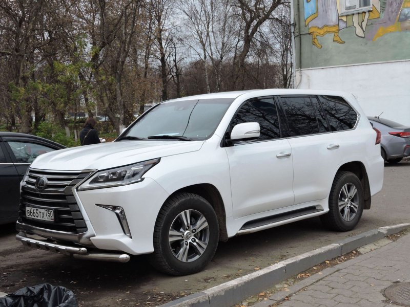 Lexus LX 750