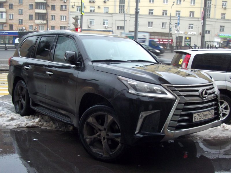 Lexus LX 750