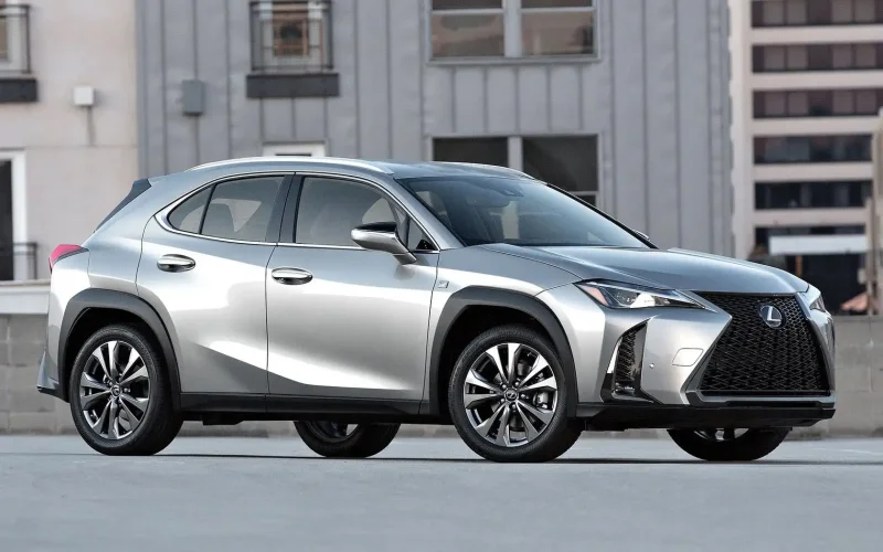 Lexus UX белый