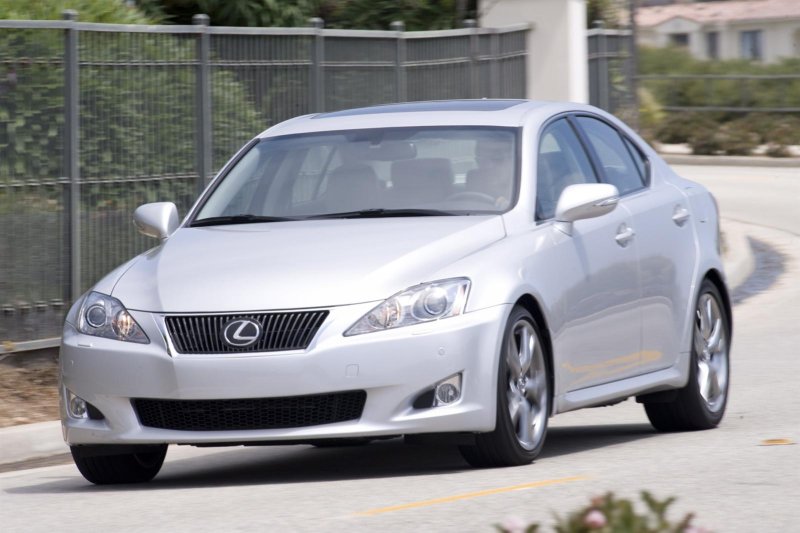 Lexus is 350 2010