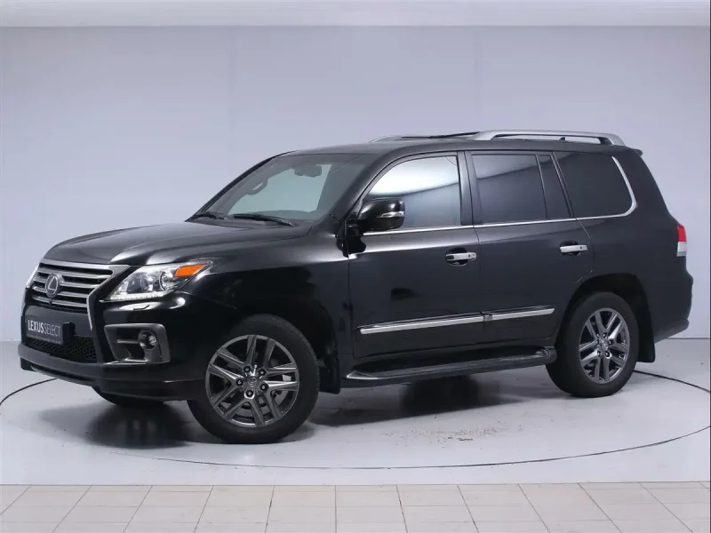 Lexus LX 570 Black Vision