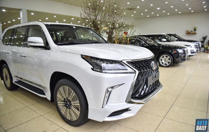 Lexus LX 570 белый