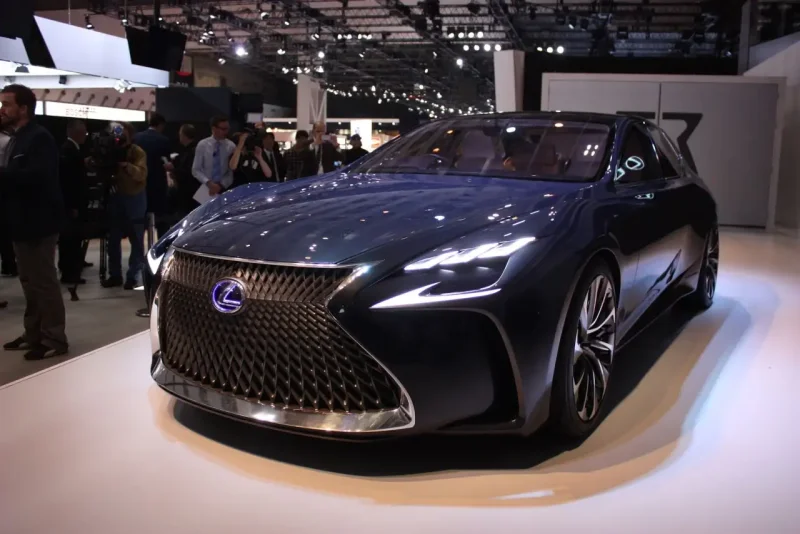 Lexus кроссовер 2020