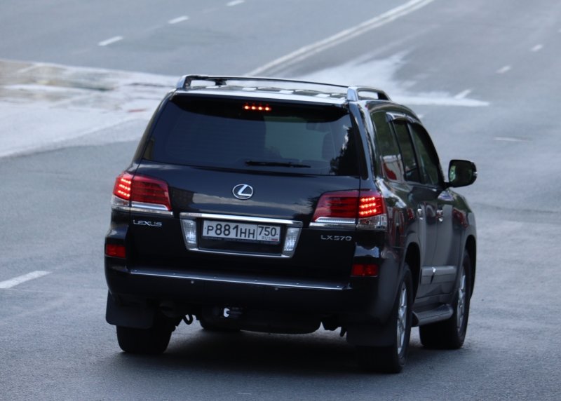 Lexus LX 750h