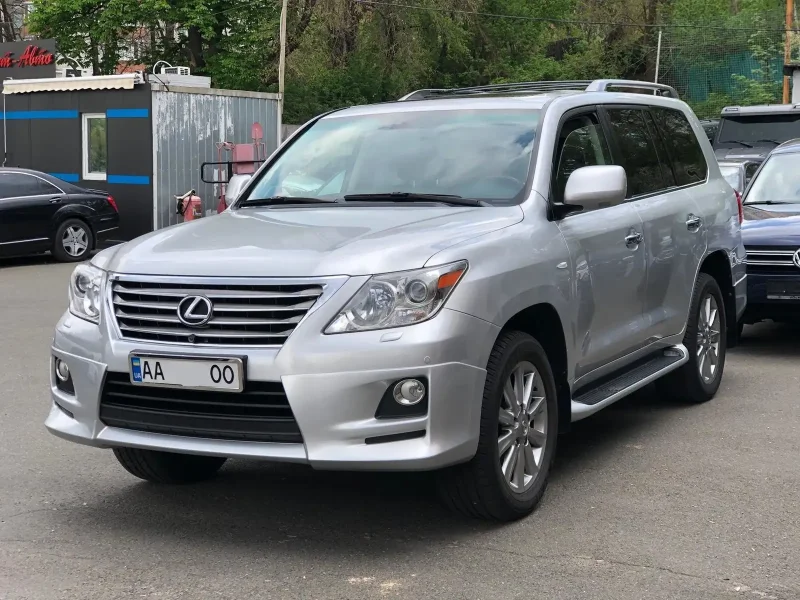 Lexus LX 570 2010 черный