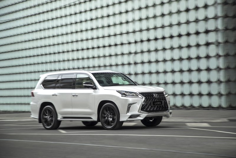 Lexus LX 570 2