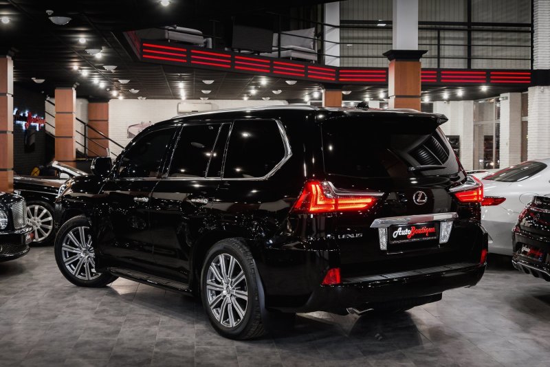 Lexus LX 570 2016 черный