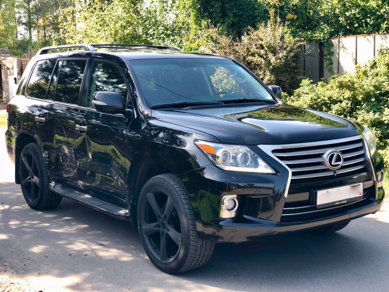 Lexus LX 570 III черный