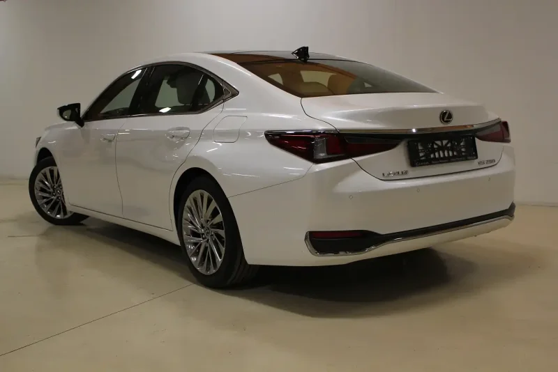 Lexus es 300h 2022