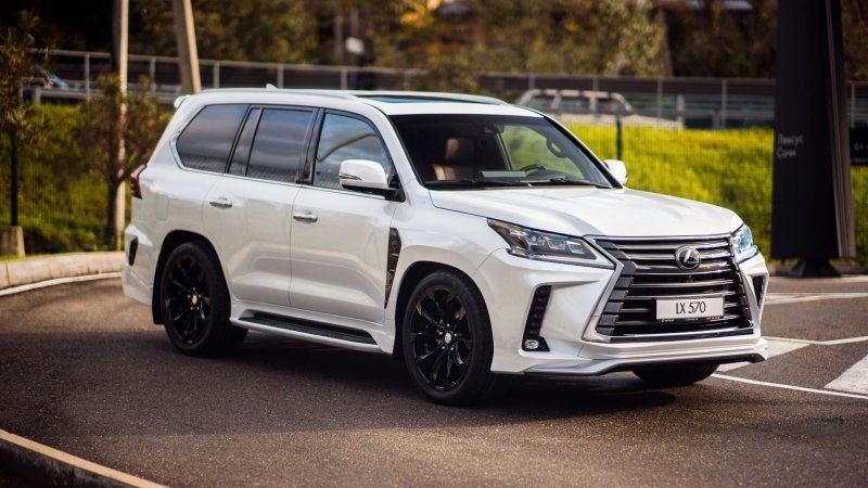 Lexus LX 570 белый