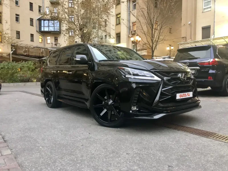Lexus LX 570 2018 черный тонированный