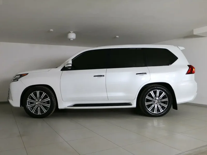 Lexus LX 570 Superior белый