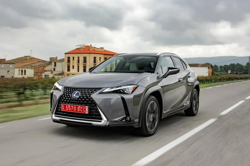 Обновлённый Lexus UX 200