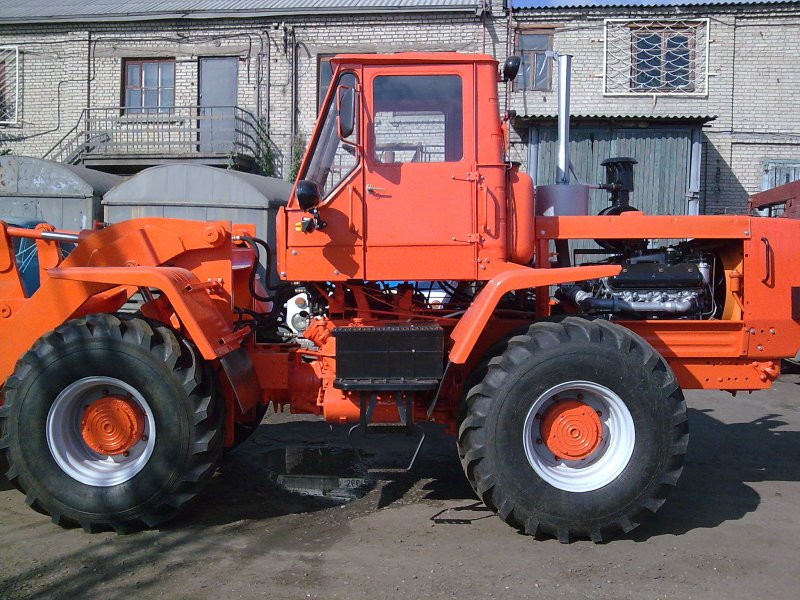 Трактор-погрузчик ХТЗ-156б