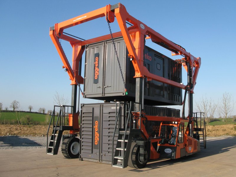 Combilift straddle Carrier