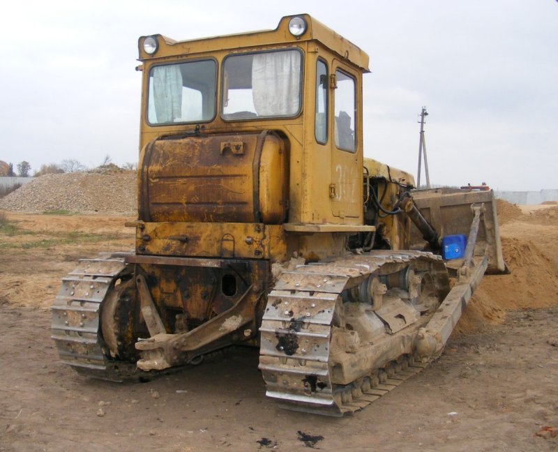 Т-170 бульдозер старый