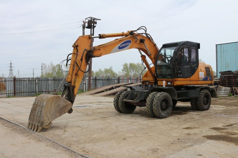 Экскаватор 80 колесный полноповоротный