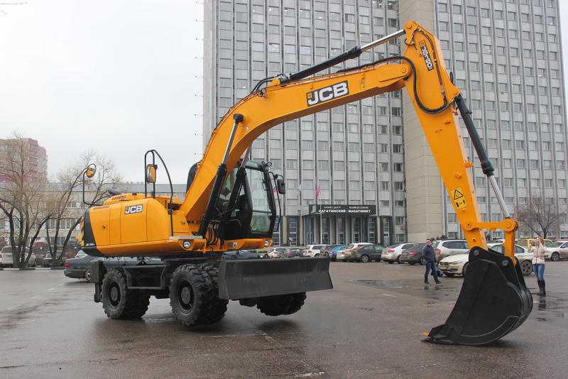 Колесный полноповоротный экскаватор JCB js160w