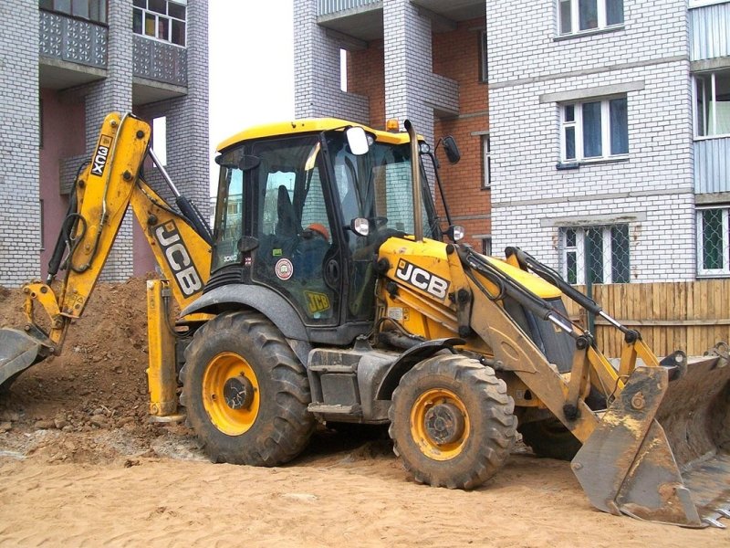 Трактор экскаватор погрузчик JCB