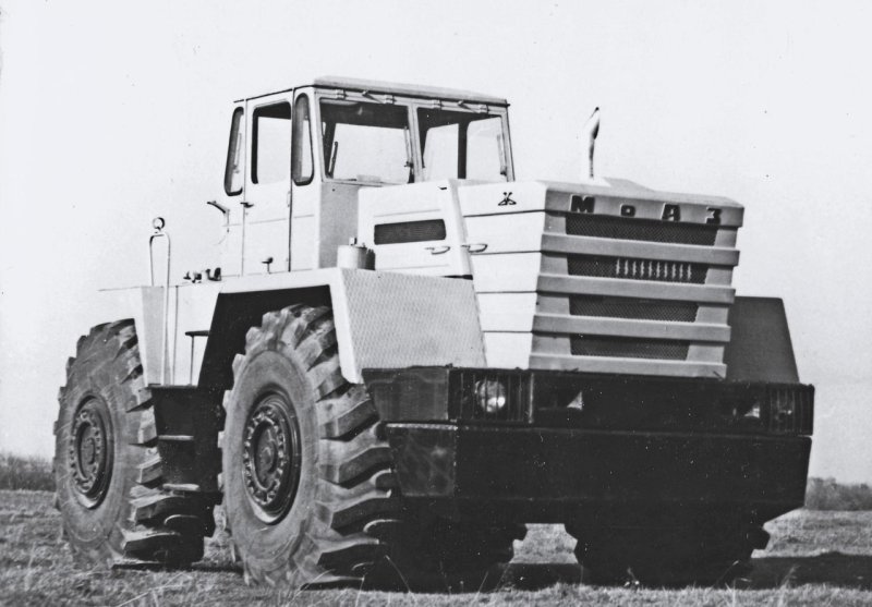 Трактор МОАЗ 49011