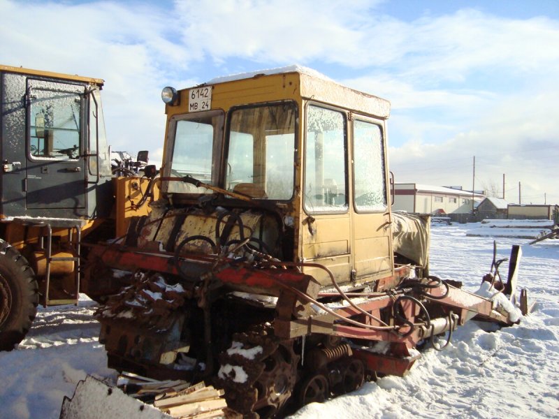 Трактор Казахстан ДТ- 75т с мехлопатой.