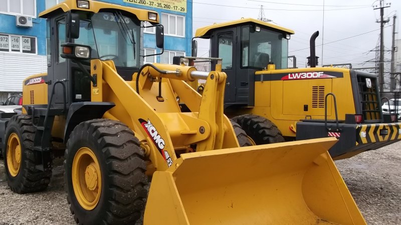 Китайский фронтальный погрузчик XCMG lw300f