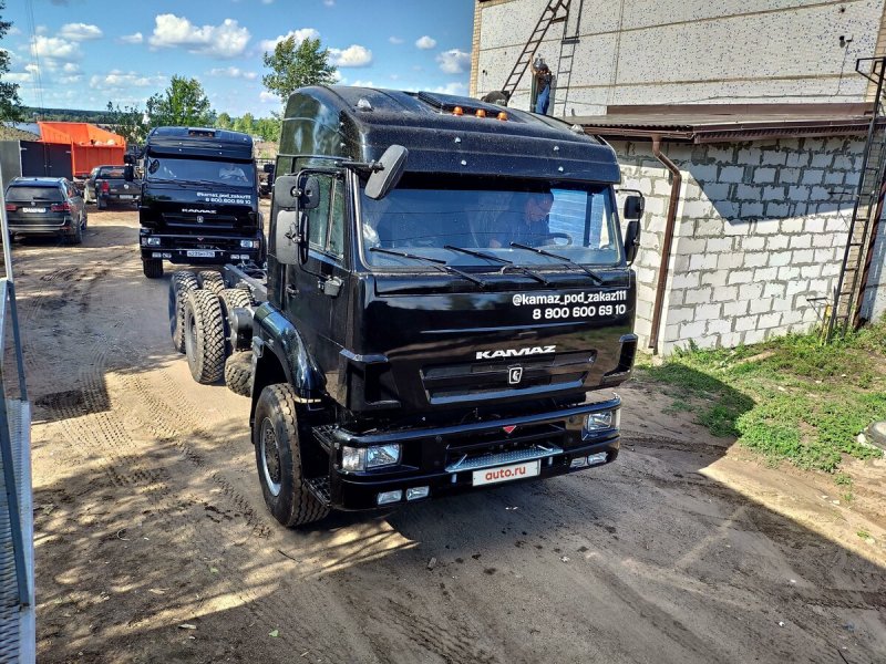 КАМАЗ 6520 черный