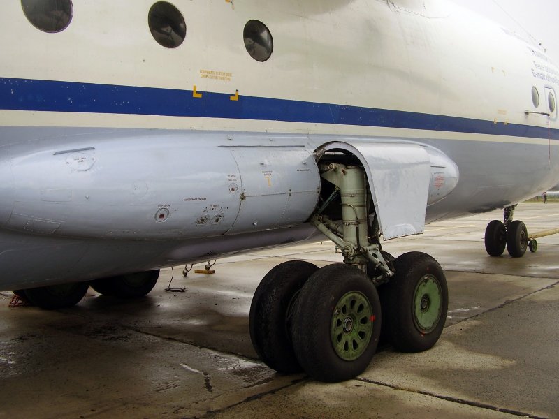 Шасси самолет АН-12