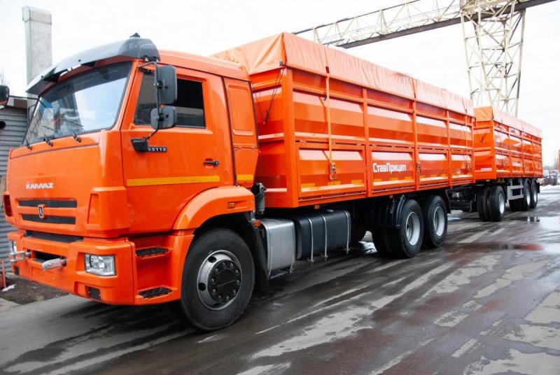 Автопоезд КАМАЗ зерновоз 65115