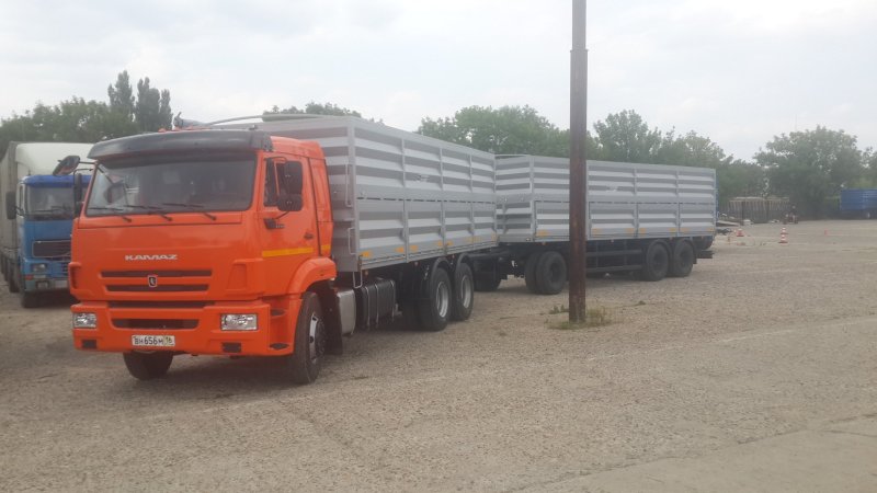 Автопоезд КАМАЗ зерновоз 65115