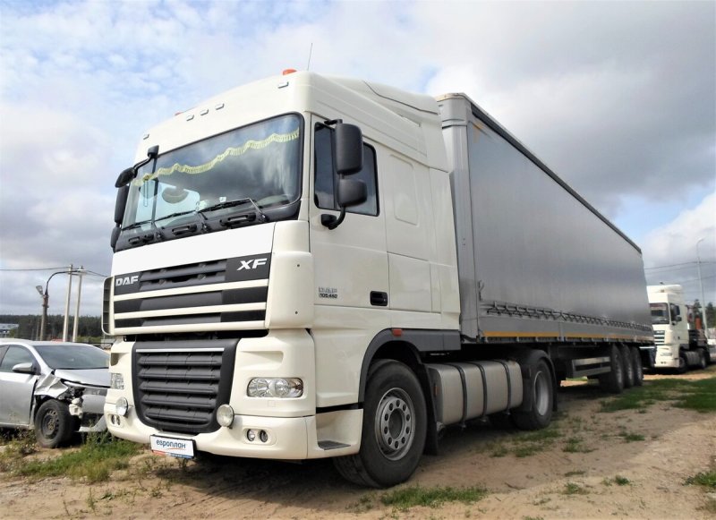 Фура DAF XF 105 белый
