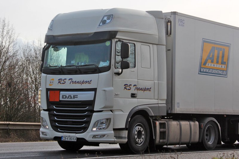 DAF XF 106 фура на белых колпаках