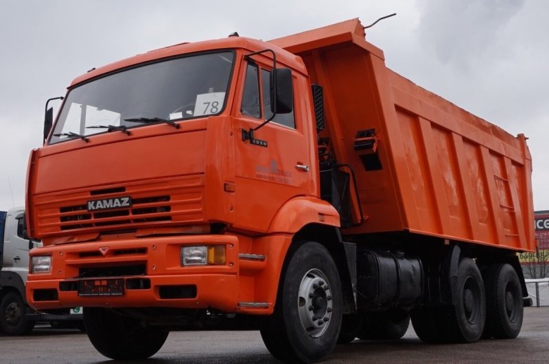 Грузовой самосвал КАМАЗ 6520
