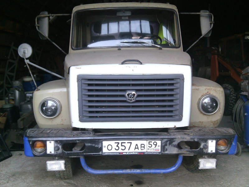 ГАЗ 3507 спереди