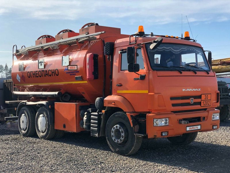 КРАЗ 65115 топливозаправщик