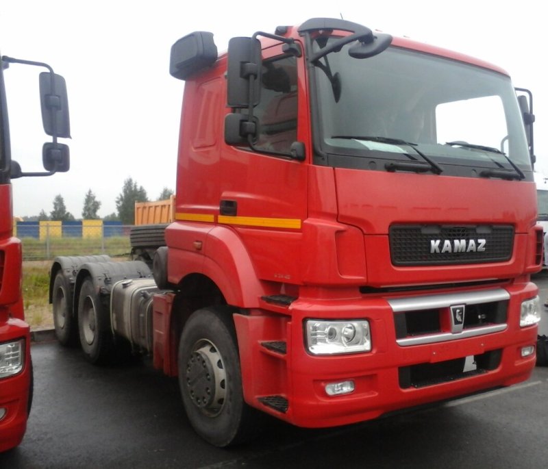 Седельный тягач КАМАЗ 65806-т5 с козырьком