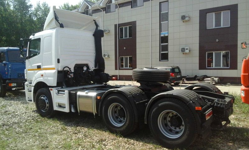 Седельный тягач КАМАЗ 65806