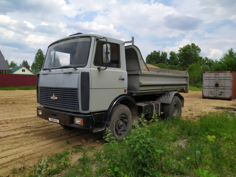 Грузовой самосвал МАЗ 5551